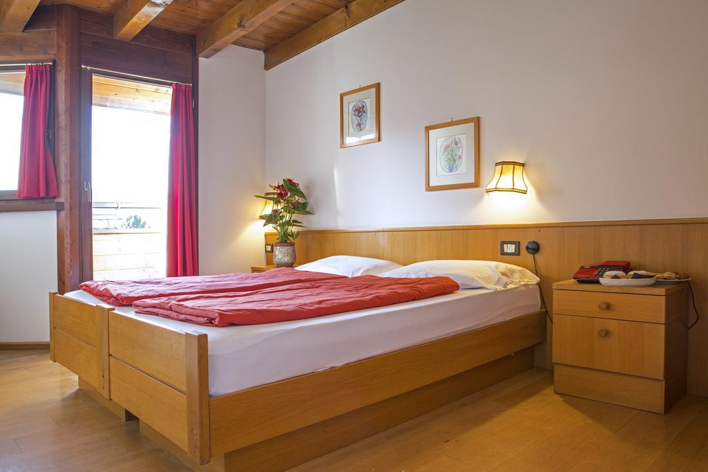 Hotel San Valier Cavalese Oda fotoğraf