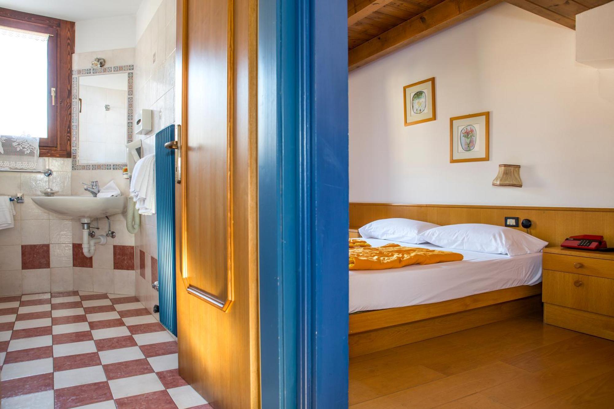 Hotel San Valier Cavalese Oda fotoğraf